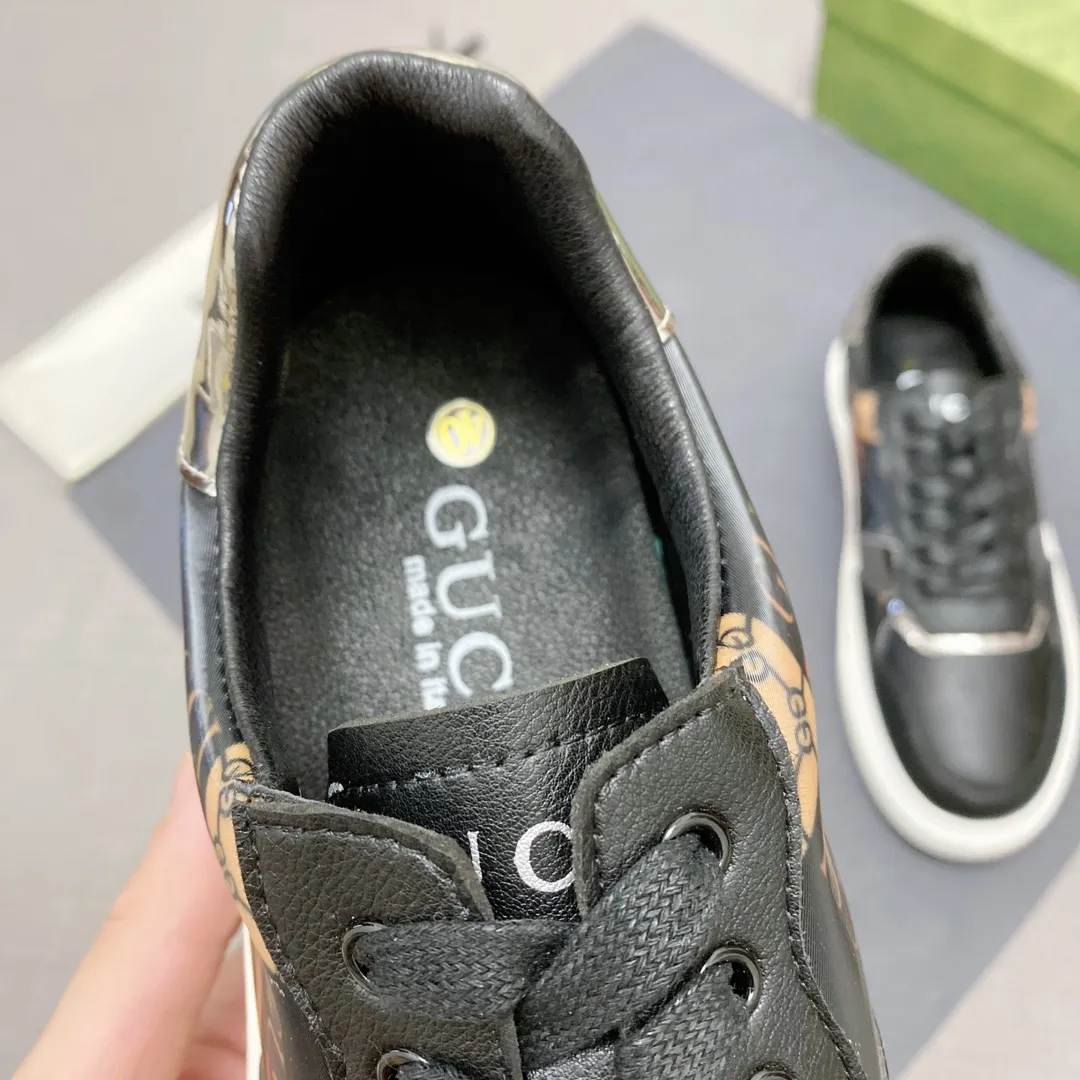 p380 【GUCCI】Gucci men’s casual shoes are absolutely popular 🔥The ultimate matching item for handsome men! The charm of super texture is irresistible, the main recommendation, the flower leather color is bright! The upper is made of high-quality fabrics, the leather lining is used for the feet, and the wear-resistant rubber sole is noble and elegant! Extremely comfortable🎁🎁You can be as handsome as you want💪 Size 38-44! No. 061